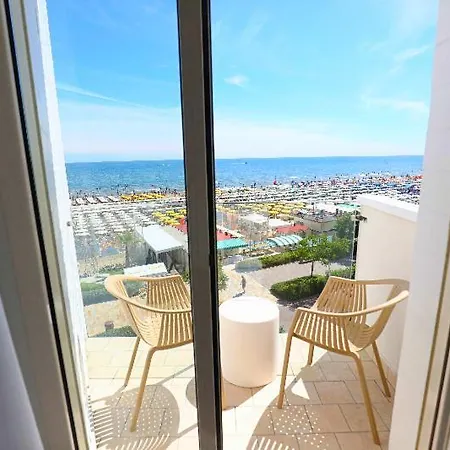 Daniel's Fronte Mare 3*